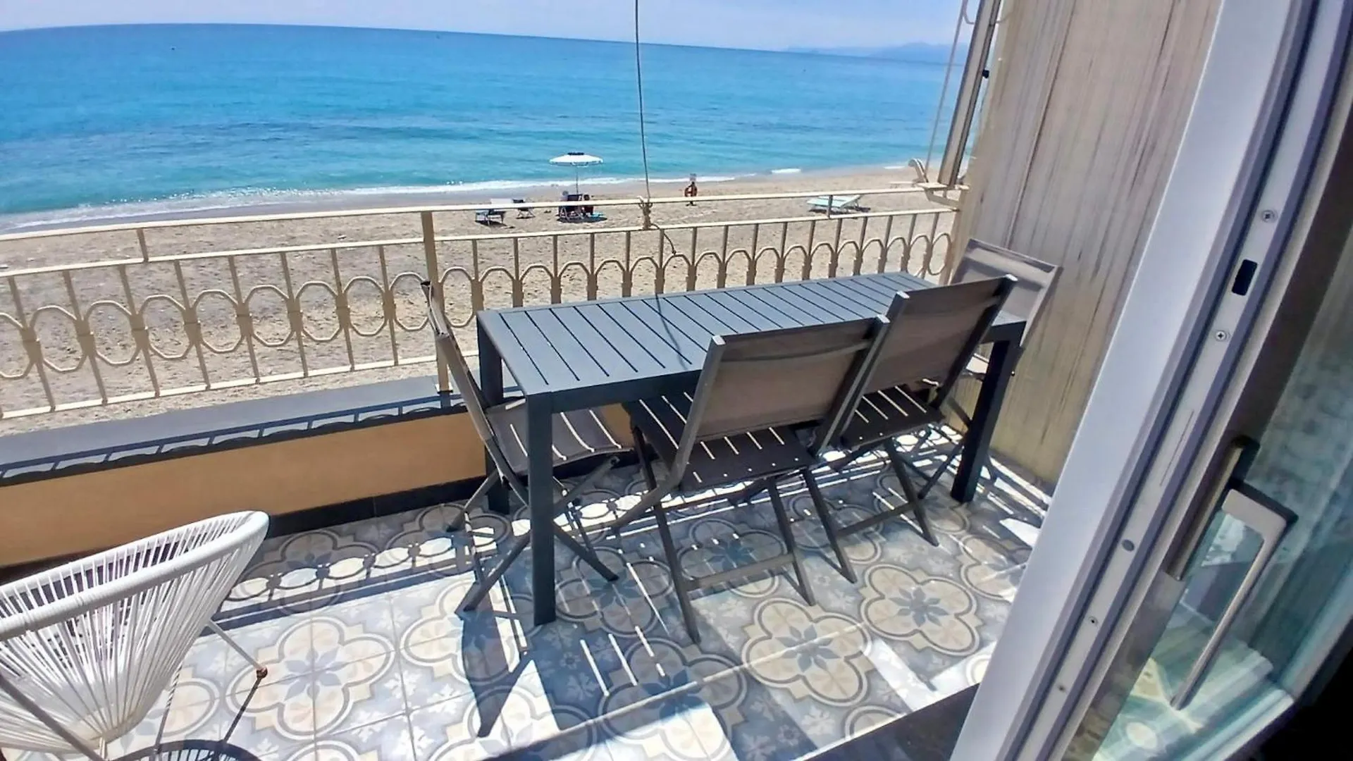 Apartment Oasi - Trilocale Elegante Con Balcone Vista Mare - Accesso Diretto Alla Spiaggia Varigotti