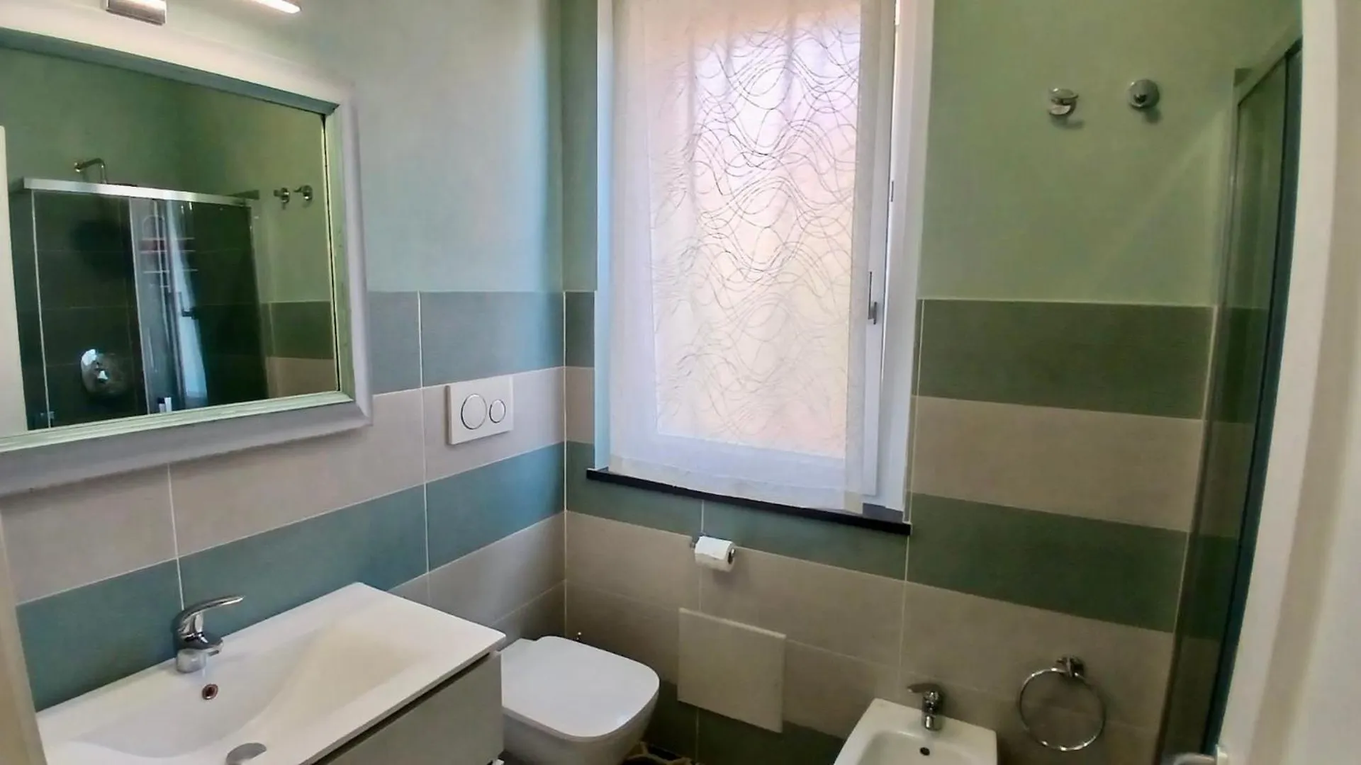 Oasi - Trilocale Elegante Con Balcone Vista Mare - Accesso Diretto Alla Spiaggia Varigotti