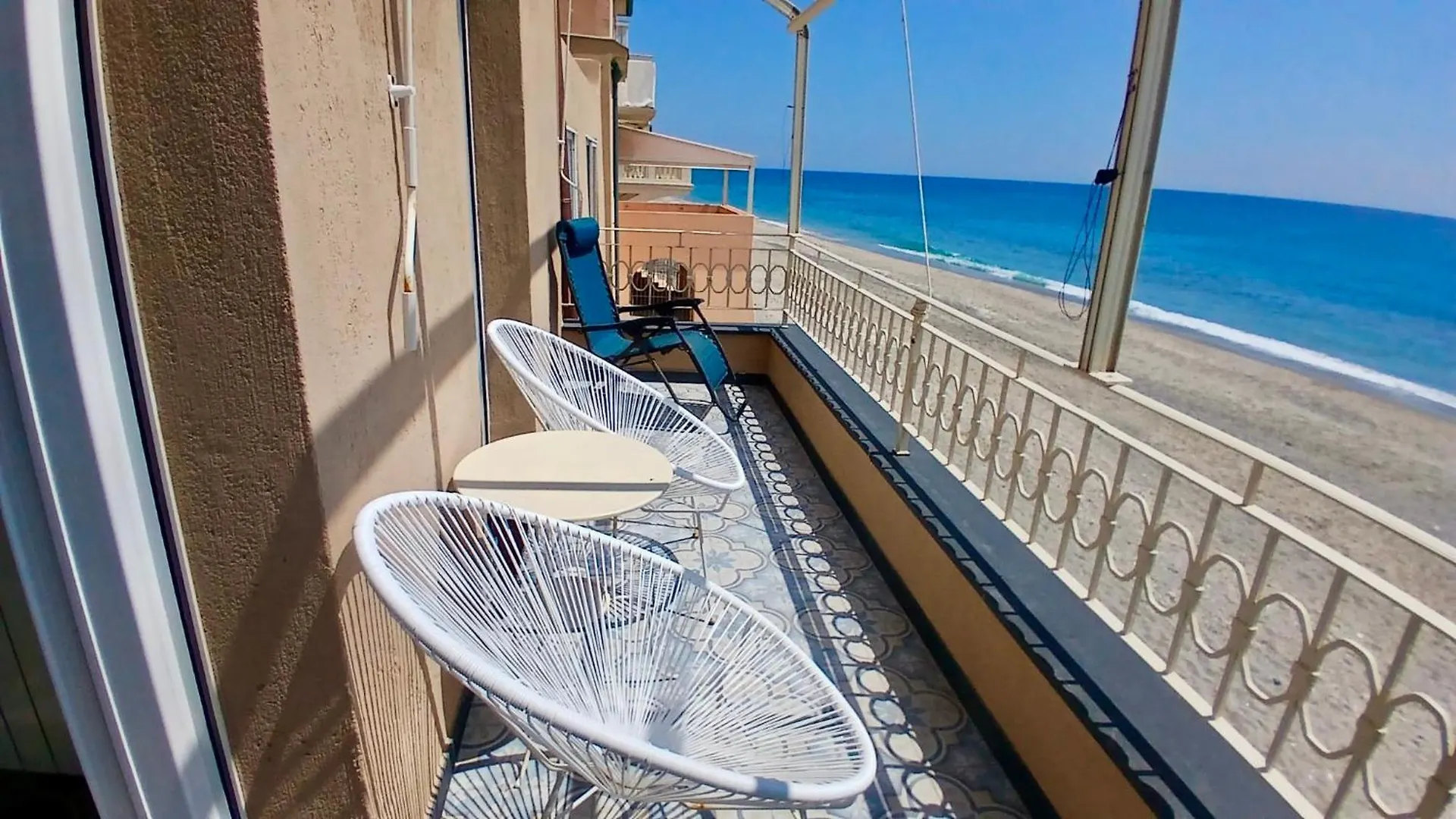 Oasi - Trilocale Elegante Con Balcone Vista Mare - Accesso Diretto Alla Spiaggia Varigotti Italy